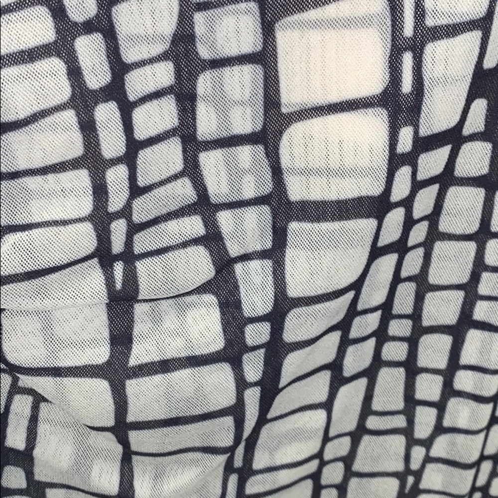Square Patterned Top - Picture 3 of 3